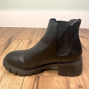 Steve Madden Black Thick Sole Chelsea Boot Size 9